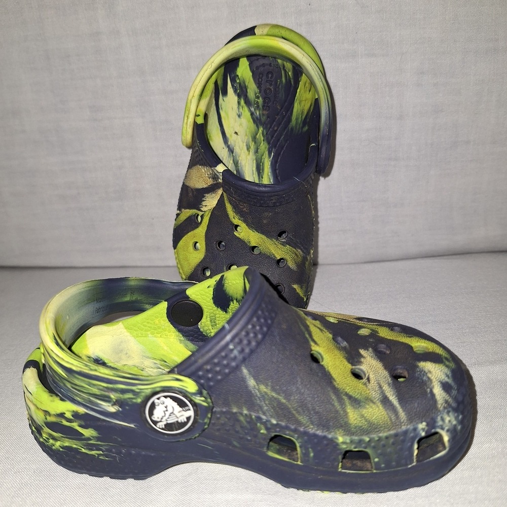 Crocs children's kids size 6 tie dye Classic Marbled Clogs Navy Lime Green